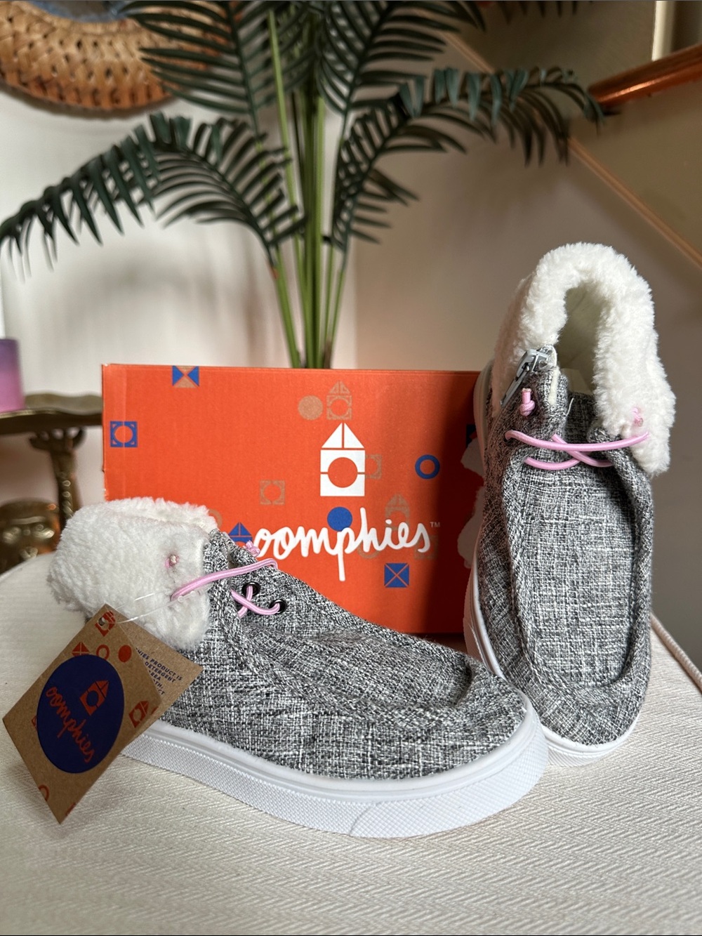oomphies Gray Knit Kids Sneakers with Faux Fur Lining and Pink Laces